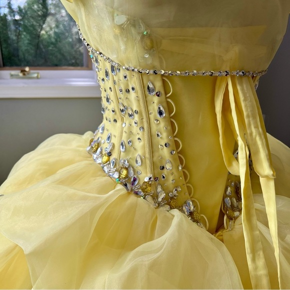 Beautiful bright yellow Mori Lee Quinceañera dress - Picture 7 of 16